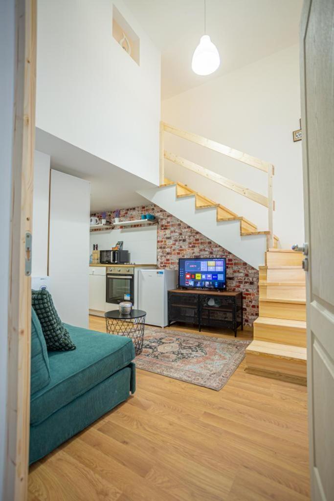 Cosy Gallery Flat In Akacfa St. 부다페스트 외부 사진
