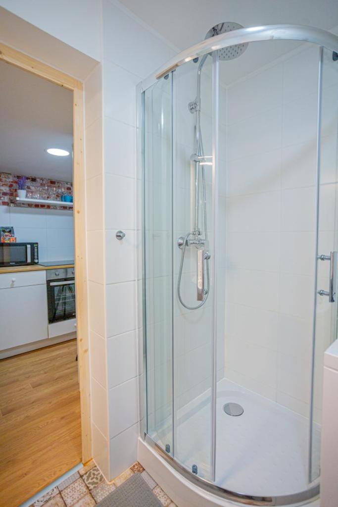 Cosy Gallery Flat In Akacfa St. 부다페스트 외부 사진